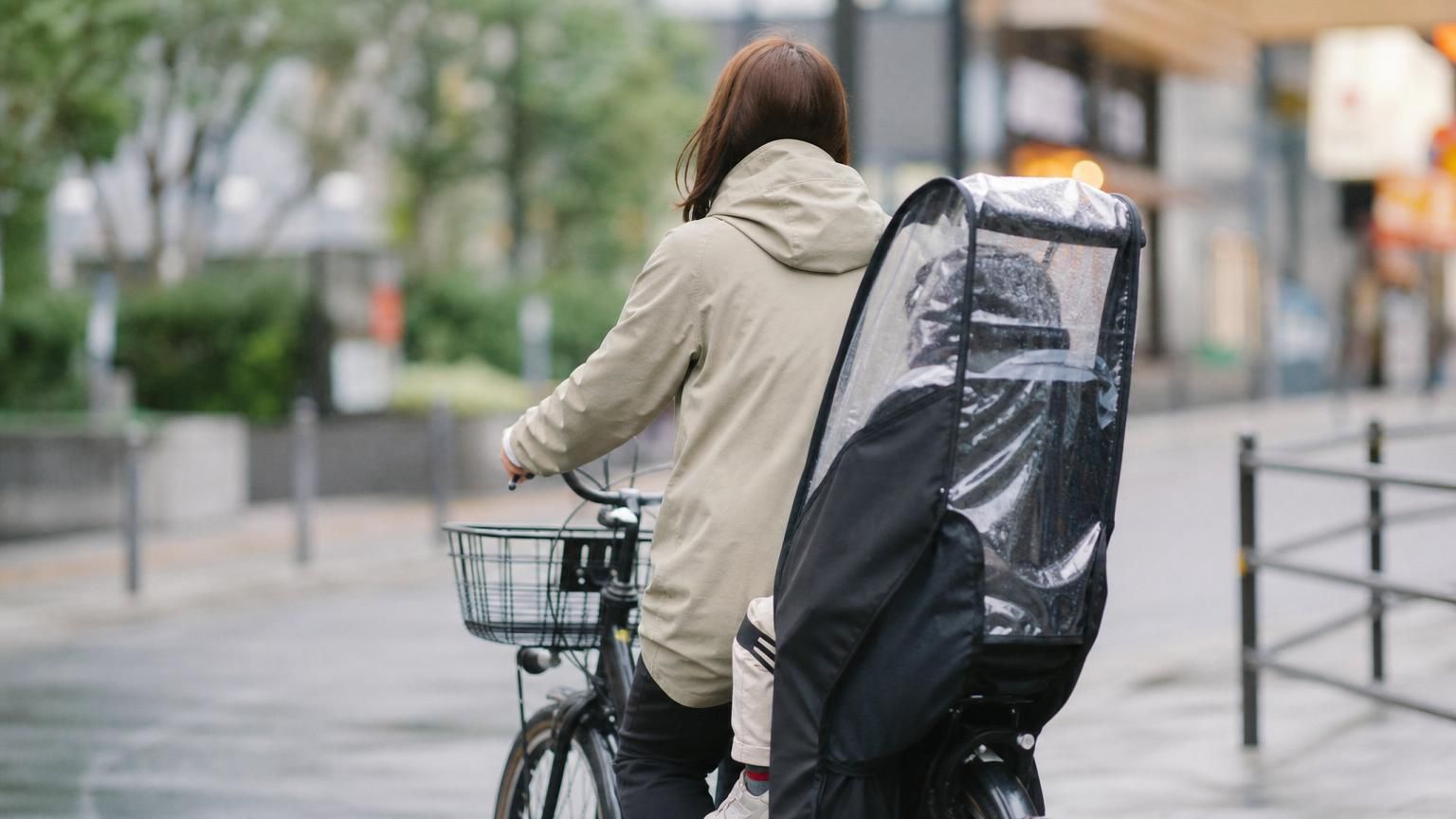 電動自転車のチャイルドシートカバー|雨と寒さ対策