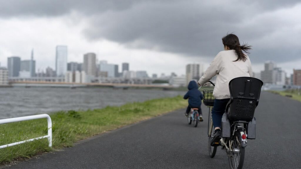 台風・強風の日の自転車｜乗ってもいい？危険な目安