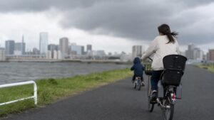 台風・強風の日の自転車|乗ってもいい?危険な目安
